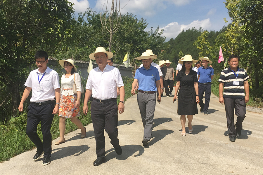 F:\2015-2018��OA�ļ� ���ӻ�ý�岥��ͼ���\2018-OA�ļ� ���ӻ�ý�岥��ͼ���\2018.07.31-���뵳У��У��������������б�����Դagׯ�м���\01.jpg